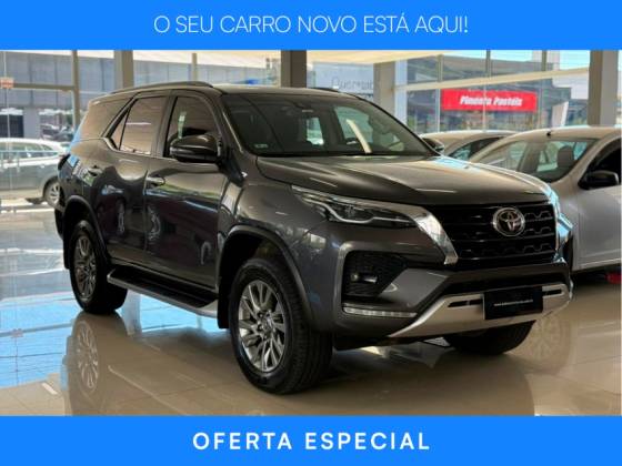 TOYOTA HILUX SW4 2.8 D-4D TURBO DIESEL SRX 7L 4X4 AUTOMÁTICO